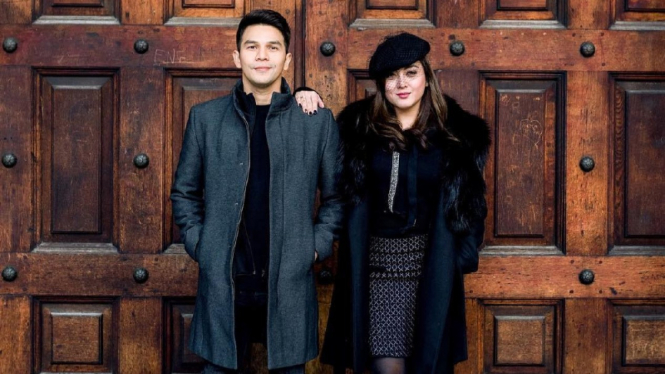 Jonathan Frizzy dan Dhena Devanka.
