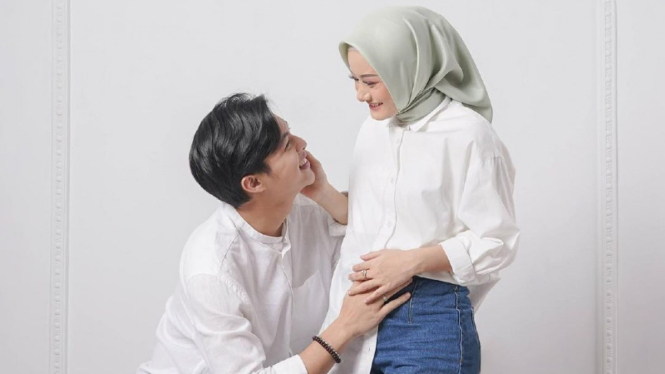 Rey Mbayang dan Dinda Hauw.