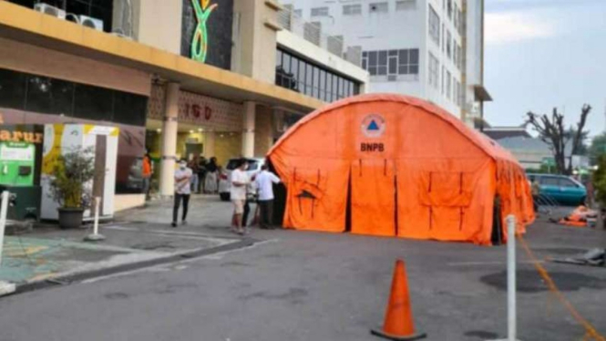 Tenda darurat di RSUD Kota Bekasi.