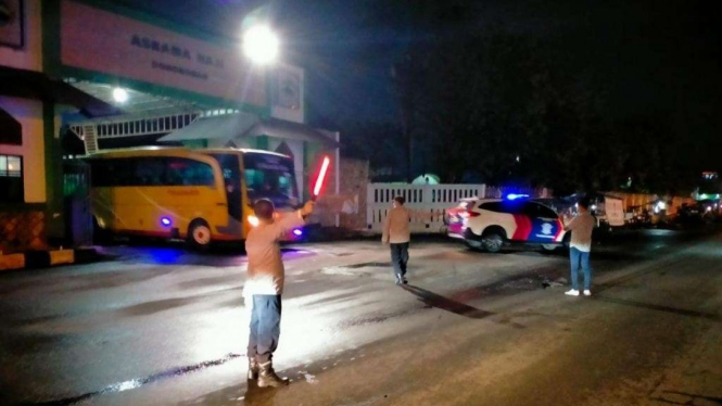 Puluhan warga Kudus kembali ke rumahnya usai isolasi di Asrama Donohudan.