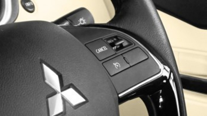 Fitur cruise control di Mitsubishi Xpander Ultimate.