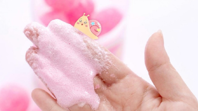 Scrub unik dari lendir siput dan gula asli.