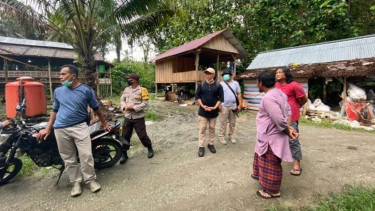 Satgas Madago Raya meninjau eks napiter di Poso yang saat ini jadi peternak ayam