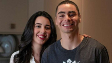 Miguel Almiron dan istrinya Alexia Notto.