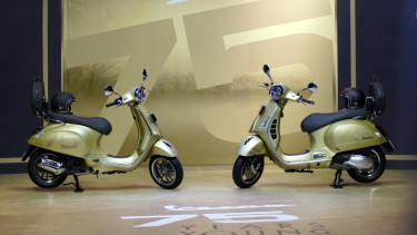 Peluncuran Vespa Primavera dan GTS edisi ulang tahun ke-75 di Indonesia.