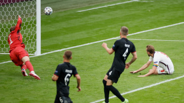 Striker Timnas Inggris, Harry Kane membobol gawang Jerman