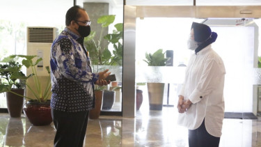 Deputi Dukungan Teknis Bawaslu, La Bayoni saat beraudiensi kepada Mensos Risma.