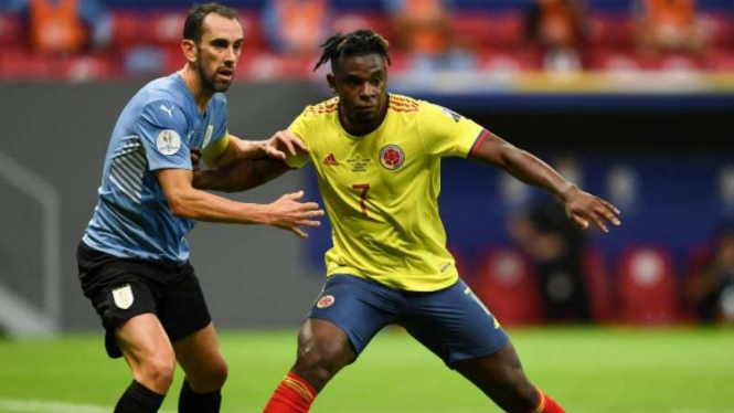 Duel Kolombia vs Uruguay.