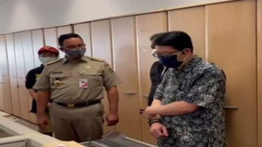 Gubernur DKI Jakarta Anies Baswedan sidak perusahaan yang masih menerapkan WFO