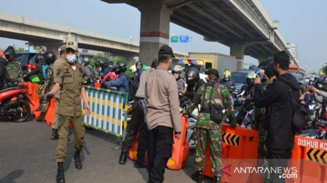 Pos penyekatan Sumber Arta Kalimalang, Kecamatan Bekasi Barat