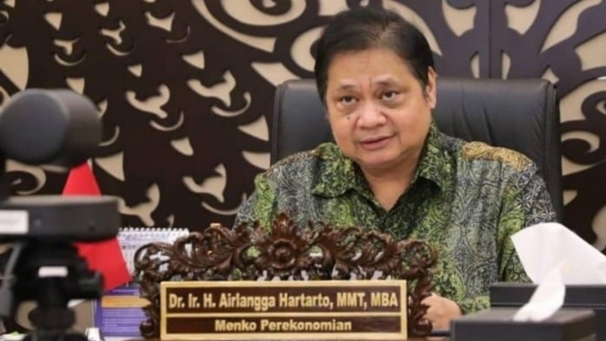 Menteri Koordinator Bidang Perekonomian selaku Ketua Komite Penanganan Covid-19 dan Pemulihan Ekonomi Nasional (KPCPEN)  Airlangga Hartarto.