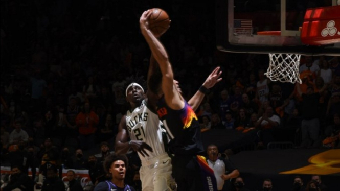 Final NBA 2020/2021 antara Phoenix Suns vs Milwaukee Bucks. 