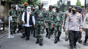 VIVA Militer: Panglima TNI tinjau serbuan vaksinasi di Surabaya