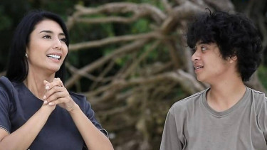 Tyas Mirasih dan Bastian Steel