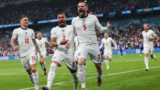 Luke Shaw mencetak gol di final EURO 2020