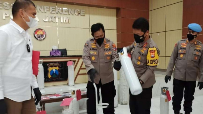 Kapolda Jatim Irjen Pol Nico Afinta merilis kasus tabung oksigen.