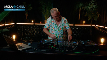 Penampilan Fatboy Slim di Mola Chill Festival