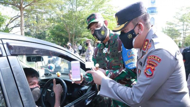 Kapolda NTB Irjen Pol Moh Iqbal memantau penyekatan di Mataram