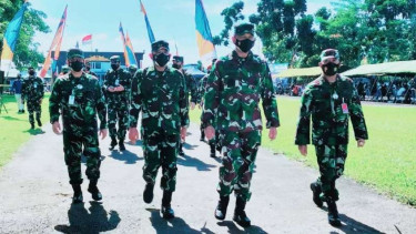 VIVA Militer: KSAU tinjau serbuan vaksinasi di markas Satbravo 90 Paskhas TNI AU