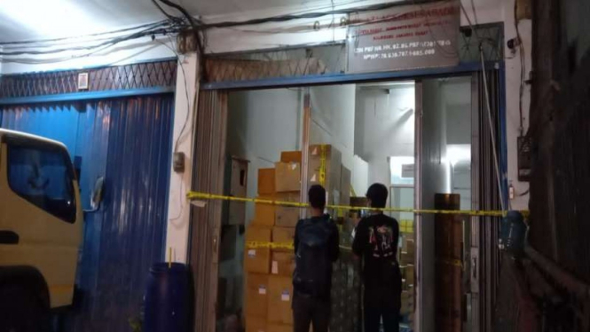 Sebuah ruko digerebek polisi lantaran menimbun obat COVID-19