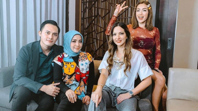 Muzdalifah bersama Nia Ramadhani