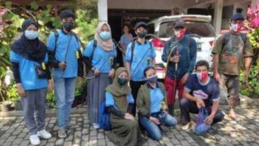Peserta KKN UM Banjarejo 2021 bersama Satgas Covid-19 Desa Banjarejo.