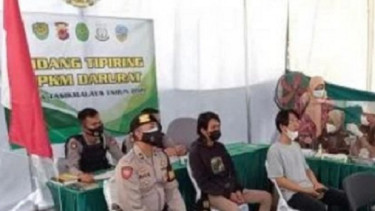 Pemilik kedai dihukum.
