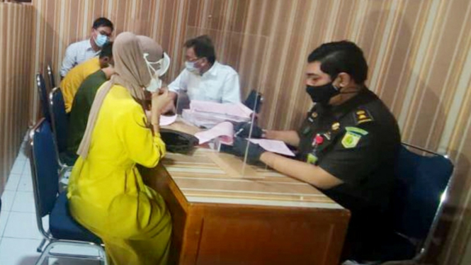 Pemeriksaan berkas perkara Cynthiara Alona di Kejaksaan Negeri Tangerang