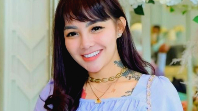 Nadia Christina