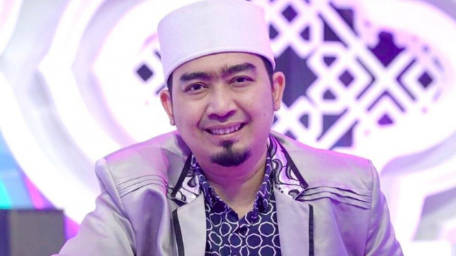 Ustaz Solmed.