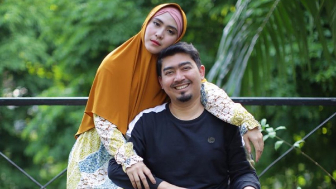 April Jasmine dan Ustad Solmed.