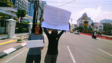 Pelaku usaha Coffee Shop turun ke jalan untuk jualan selama PPKM Darurat.