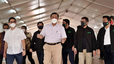 Menko Marves, Luhut Binsar Panjaitan meninjau Rumah Oksigen Gotong Royong.