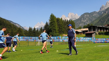 Maurizio Sarri memimpin latihan Lazio