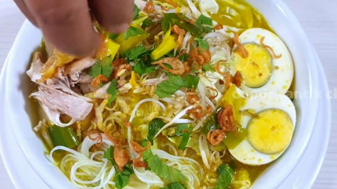 Soto Ayam Kuah Kuning