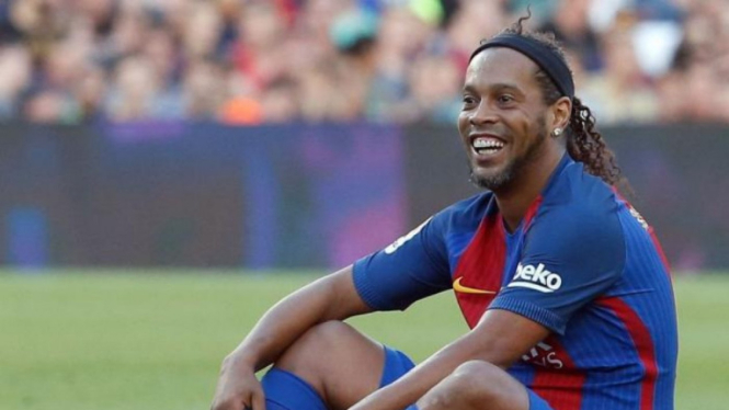 Ronaldinho di pertandingan El Clasico Legends