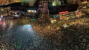  Milwaukee Bucks merayakan sukses meraih gelar juara NBA