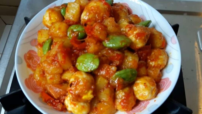 Ilustrasi Sambal Goreng Kentang Telur Puyuh