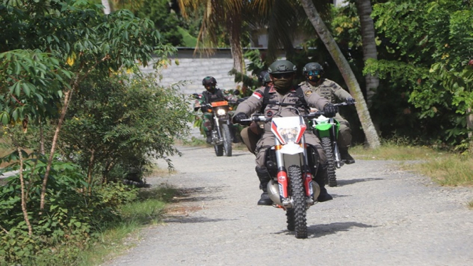 Kapolda Sulteng Irjen Polisi Abdul Rakhman Baso ikut memburu teroris Poso