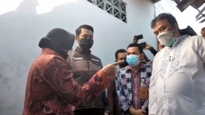 Mensos Tri Rismaharini marahi petugas gara-gara sembako warga di Tuban  