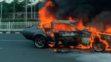 Ilustrasi mobil terbakar