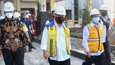 Menteri PUPR Basuki Hadimuljono saat meninjau RS Darurat Asrama Haji Donohudan.