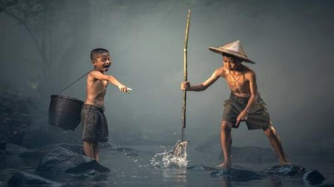 Anak bermain.