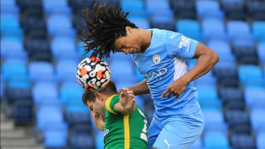 Pertandingan Manchester City vs Preston North End. 