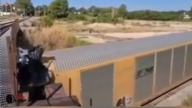 Viral Video Atap Gerbong Kereta Api Tersangkut, Ini yang Terjadi! (Instagram/dramaojol.id)