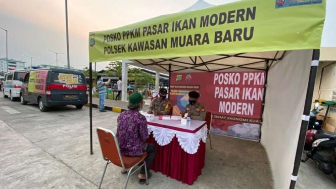 Posko PPKM di Pasar Ikan Muara Baru