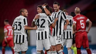 Pemain Juventus merayakan gol