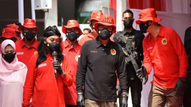 Kepala BIN Jenderal (Purn) Budi Gunawan (baju hitam)