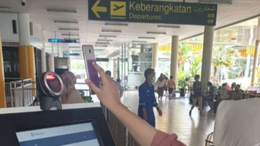 Aplikasi PerduliLindungi jadi syarat wajib penumpang pesawat.