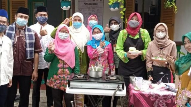 Para pengisi acara KPKP Jaktim gelar lomba masak makanan Betawi.